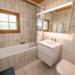 Badezimmer der Wohnung Lutz in der Casa Panorama in Breil/Brigels